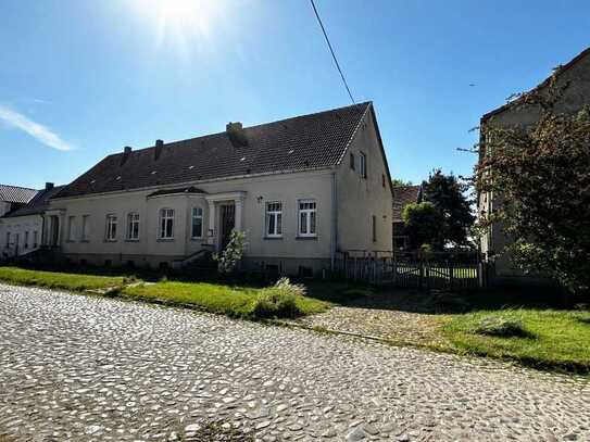 Bauernhaus mit Scheune und großem Garten/Weidefläche