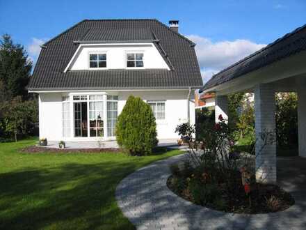 Idyllisches gehobenes Einfamilienhaus in begehrter und verkehrsgünstiger Wohnlage mit schönem Garten