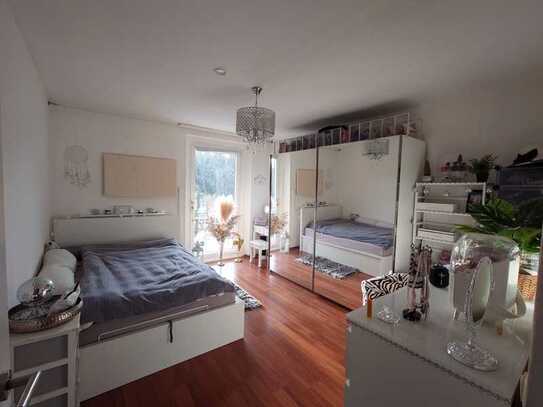 Bright Room Available in a Cozy shared Flat, Sendling Westpark