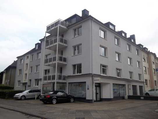 Moderne DG-Wohnung mit 2-3 Zimmern, Küche, Diele, Bad und Balkon in der südl. City