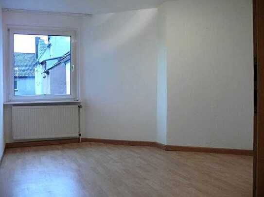 Provisionsfreie 4 Zimmer Wohnung, Balkon, unrenoviert