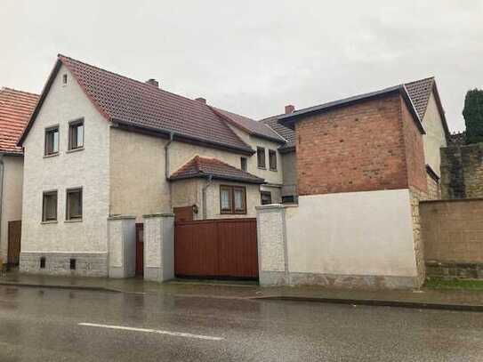 Einfamilienhaus mit Nebengelass, Zufahrt und Garten in ruhiger Ortslage von Donndorf zu verkaufen