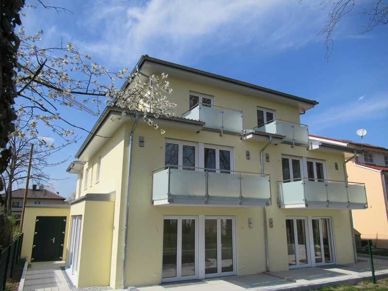 Exklusive Doppelhaushälfte mit sonnigem Garten in bester Lage