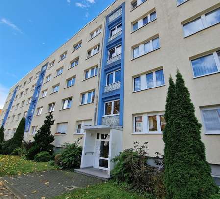 Zwei Zimmer Wohnung mit Tageslichtbad und Balkon !