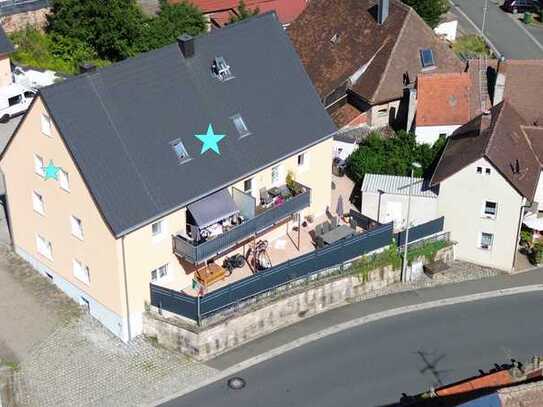 Vier-Zimmer-Wohnung im Dachgeschoss, Gartenanteil und Kfz-Stellplatz in Aurachtal-Münchaurach