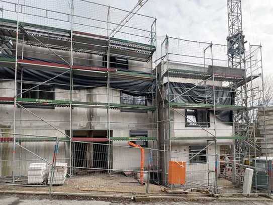 NEUBAU I Reihenmittelhaus mit Weitblick – Dachterrasse & Garten