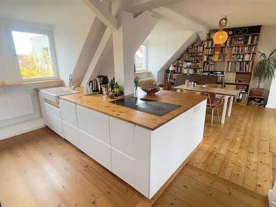 BRIGHT & COSY PENTHOUSE *TERRACE*KITCHEN ISLAND*COOL NEIGHBOURHOOD*CLOSE TO SUBWAYSTATION