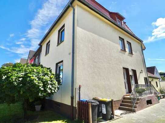 Zweifamilienhaus mit 2 Garagen und Garten in Ickern!