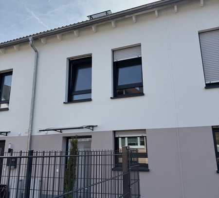 Bezugsfertiges Neubau Einfamilienreihenhaus in Rodenbach!