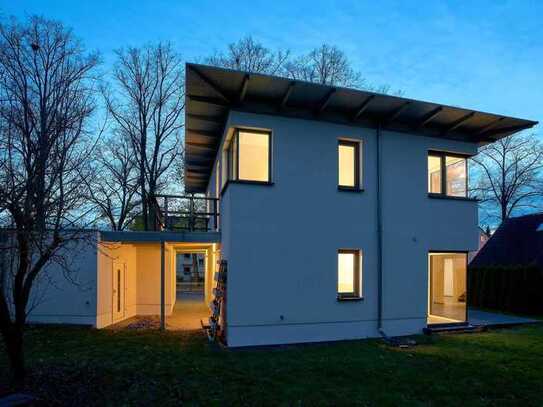 DEUTSCHMANN IMMOBILIEN ***** ivd - 1A-Stadtvilla aus 2016 mit Küche, Garage und Luftwärmepumpe!