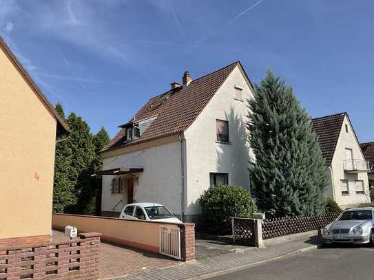 Ihr neues Zuhause mit wunderbarem großen Garten, ideal für die ganze Familie!