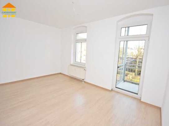 Attraktive Familienwohnung in Bernsdorf mit Balkon und Begrüntem Innenhof