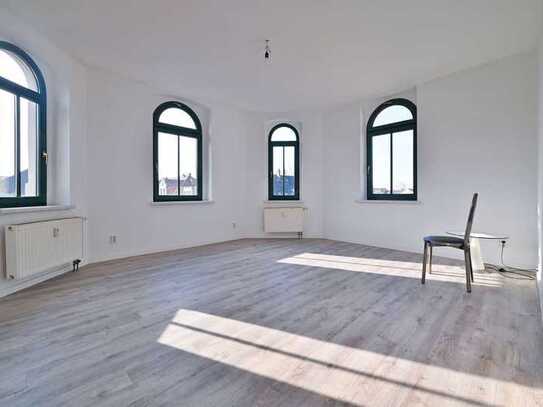 Stilvolle 2-Zimmer-Wohnung mit Erkerfenstern & modernem Flair in Kappel/ Chemnitz
