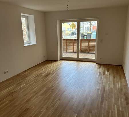 Erstbezug nach Sanierung mit Balkon: Schöne 2-Raum-Erdgeschosswohnung mit geh. Innenausstattung