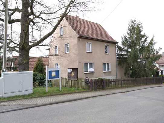 Einfamilienhaus in idyllischem Dorf mit Nebengebäude