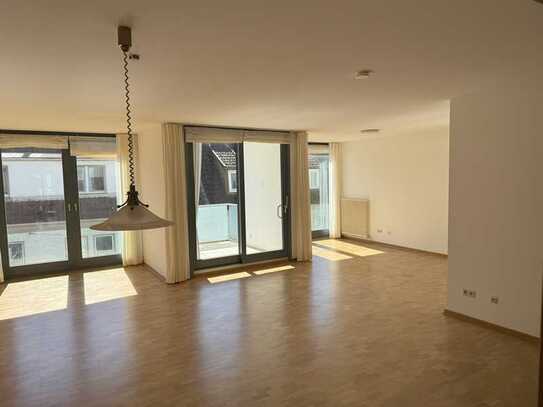 Stilvolle, sanierte 3-Raum-Wohnung mit gehobener Innenausstattung mit EBK in Paderborn