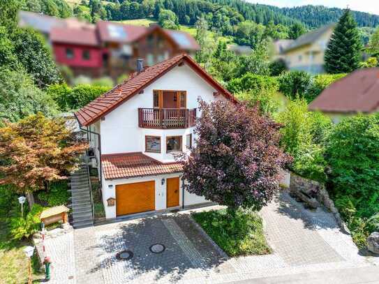 Schönes Einfamilienhaus in Hanglage und Südterasse