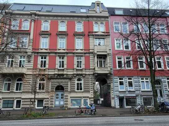 Schöne Altbauwohnung im Schanzenviertel mit Balkon