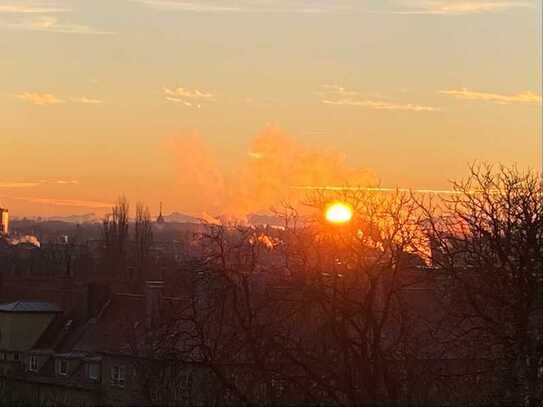 Helle und hervorragend angebundene Stadtwohnung mit grandiosem Blick in München-Sendling