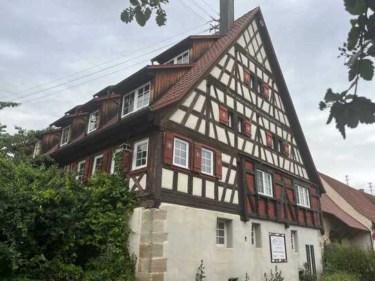 3-Zimmer-Wohnung in historischem Fachwerkhaus in Rosenfeld mit traumhafter Landhausküche.