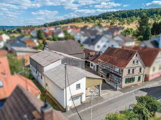 Handwerker aufgepasst- Einfamilienhaus mit Nebengebäuden