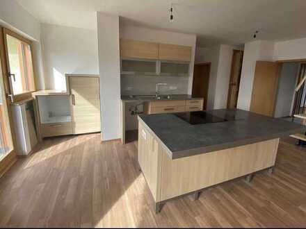 Suche Mitbewohner für WG in schöner 4- Zimmer Maisonette- Wohnung im 1. Stock