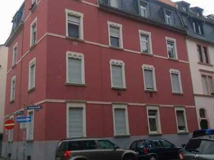 Frankfurt-Rödelheim von Privat : Gepflegte Altbau-Wohnung mit zwei Zimmern und Balkon