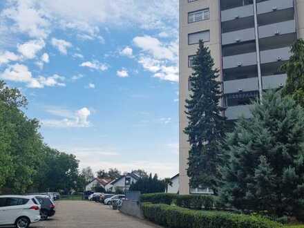 Erdgeschosswohnung mit drei Zimmern sowie Balkon und Einbauküche in Stutensee