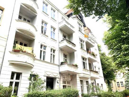 IN HERRLICHEM STUCKALTBAU - 3 ZIMMER WOHNUNG MIT BALKON - VERMIETET