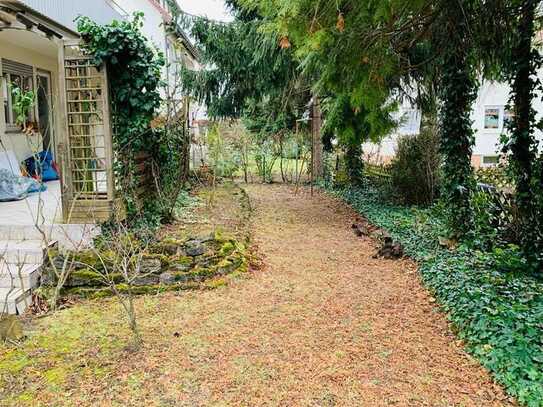 Geschmackvolle 3-Raum-Hochparterre-Wohnung mit Balkon und Einbauküche in Kernen im Remstal