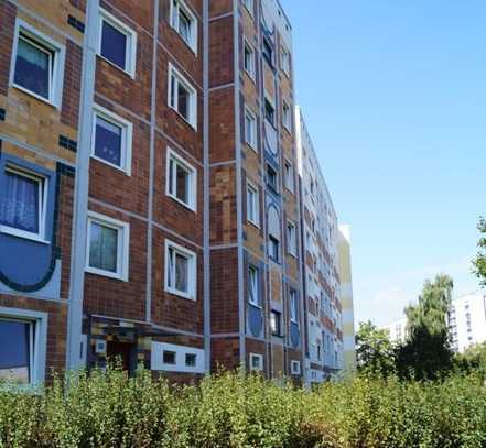 3-Raumwohnung im 4.Obergeschoss mit Badewanne & Balkon