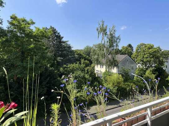 Schöne 4-Zimmer-Wohnung mit Balkon und tollem Blick ins Grüne in Köln Raderthal