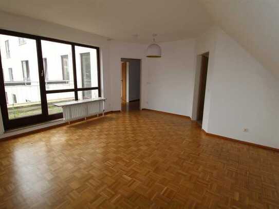 Zentrale Wohnung mit Balkon zu vermieten!!