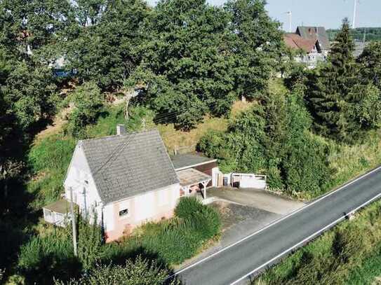 Idyllisches Einfamilienhaus am Dorfrand mit großem Grundstück, toller Aussicht und Potenzial