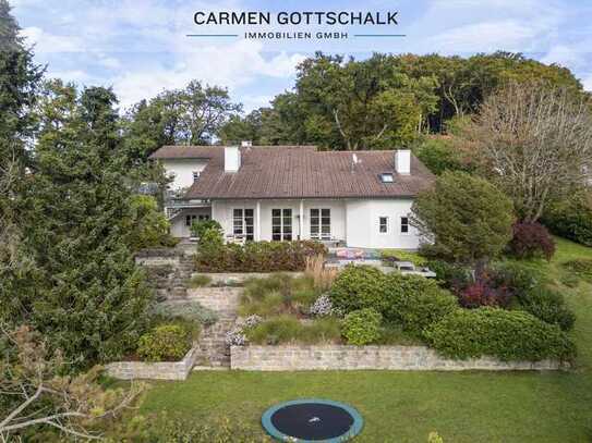 Entspanntes Familienleben mit viel Platz & Atmosphäre - Moderne Villa mit Weitblick & Garten