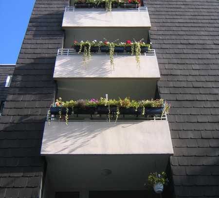 Attraktive, helle 2,5 Raum Wohnung mit Balkon und Aufzug