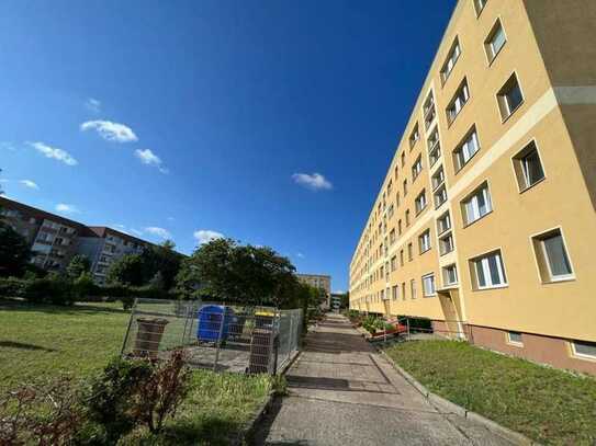 Freundliche 3-Zimmer-Wohnung mit Balkon und EBK in Tangerhütte