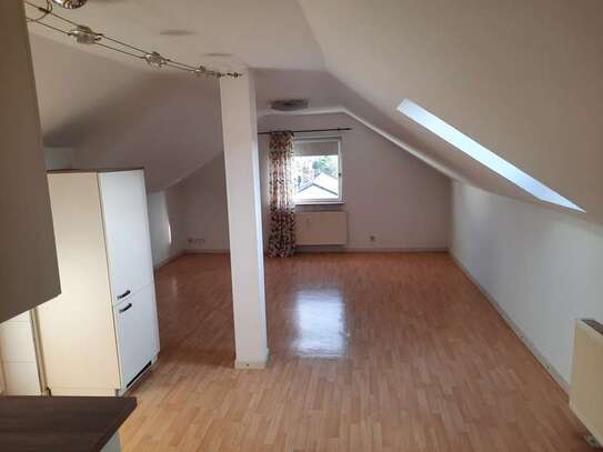 2-Zimmer-DG-Wohnung mit EBK in Nordenstadt