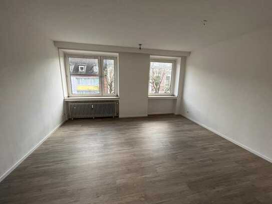Exklusive, neu renovierte 3-Zimmer-Wohnung mit EBK in Düsseldorf