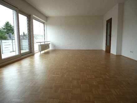 Großzügige, helle Eigentumswohnung mit Balkon