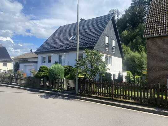 Schicke 2-Zimmer Dachgeschoss in 2-3 Familienhaus in Sackgassenlage