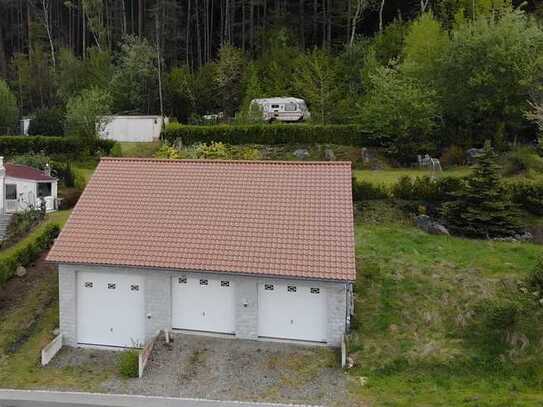 Idyllisches Baugrundstück mit bereits vorhandener, überdimensionaler Garagen (Wohnmobil geeignet)