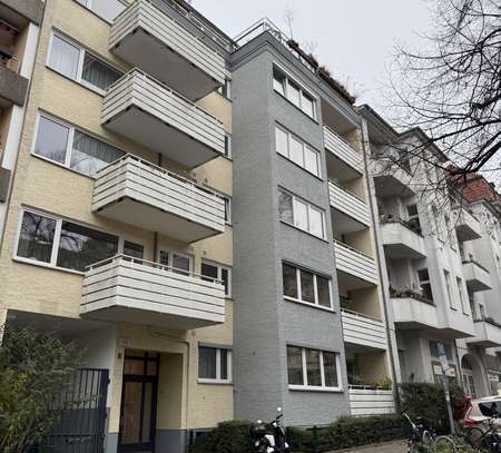 Schöne 1-Zimmer-Wohnung mit Balkon und Einbauküche in Berlin-Friedenau