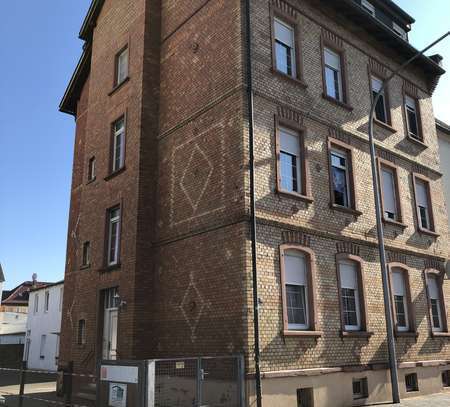 Helle und geräumige 3-Zimmer-Wohnung, teilrenoviert