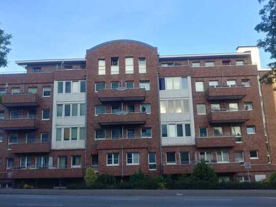 1 Zimmerwohnung komplett saniert, Balkon, Stellplatz, Kellerabteil und Waschküche