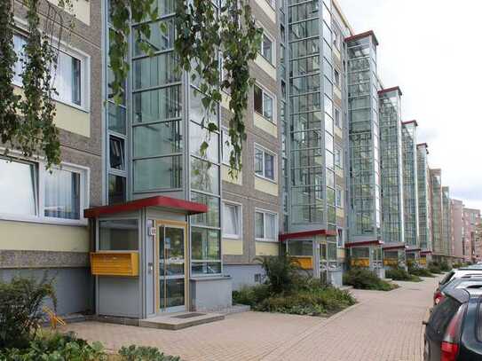 Sanierte 2-Raum-Wohnung in grüner Lage mit Dusche u. Balkon