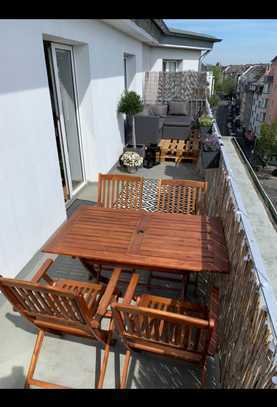 Schöne 74qm-Zweizimmerwohnung in Pempelfort mit 19qm großem Balkon (keine Maklergebühren!)