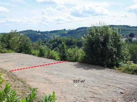 Auch ohne Keller bebaubar: Baugrundstück auf einem Höhenplateau über Morsbach