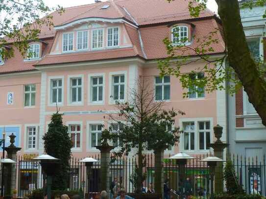 Repräsentative Altbauwohnung gegenüber Schloßpark