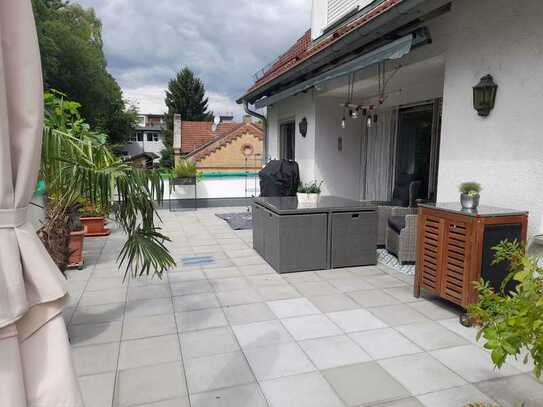 Helle 3 Zimmer Wohnung mit großer Terrasse in Stadtnähe